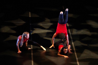 Full Radius Dance. Credit: MarcosGpunto / Centro Dramático Nacional