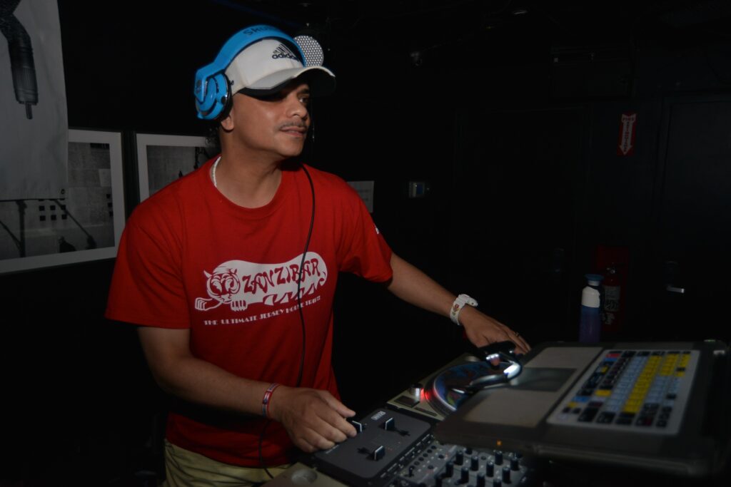 Image description in caption